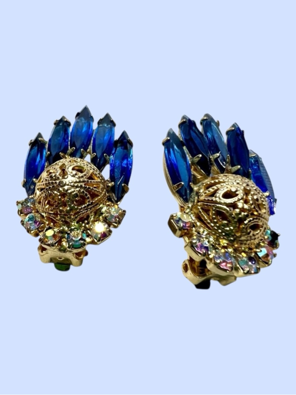 Juliana Clip Earrings Vintage 1960’s‎ D&E Sapphire Blue Aurora Borealis Gold - Picture 2 of 10